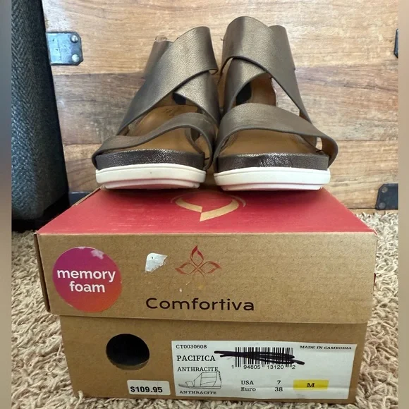 Comfortiva Pacifica Strappy Sandals women’s size 7 - Picture 3 of 9